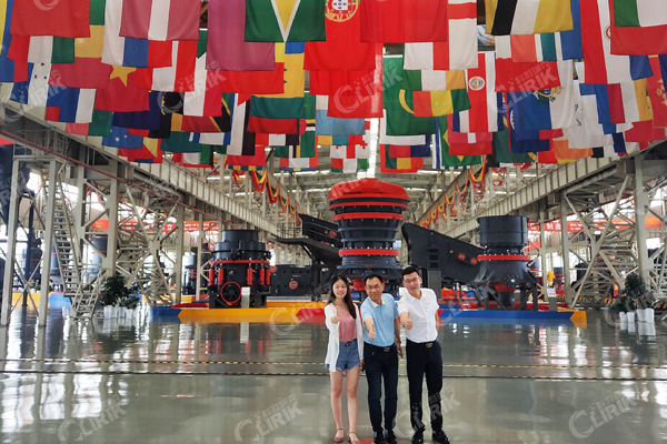 谭会长和科利瑞克人员合影