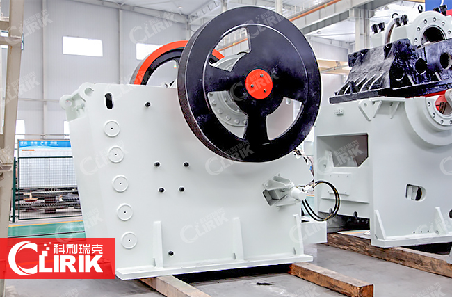 一台小型碎石机的成本大概是多少?